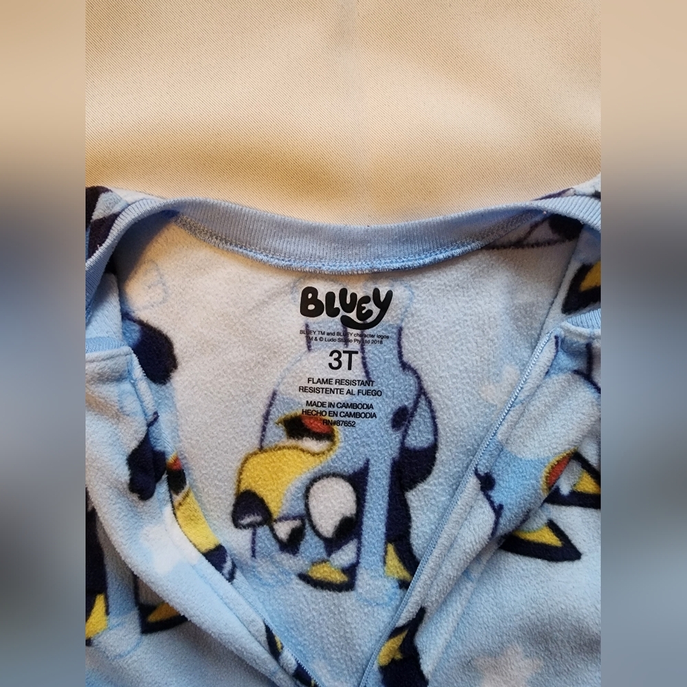 Bluey Fleece Footed Pajamas (3T) - Picture 3 of 3
